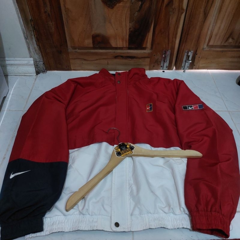 NIKE COURT VINTAGE WINBREAKER