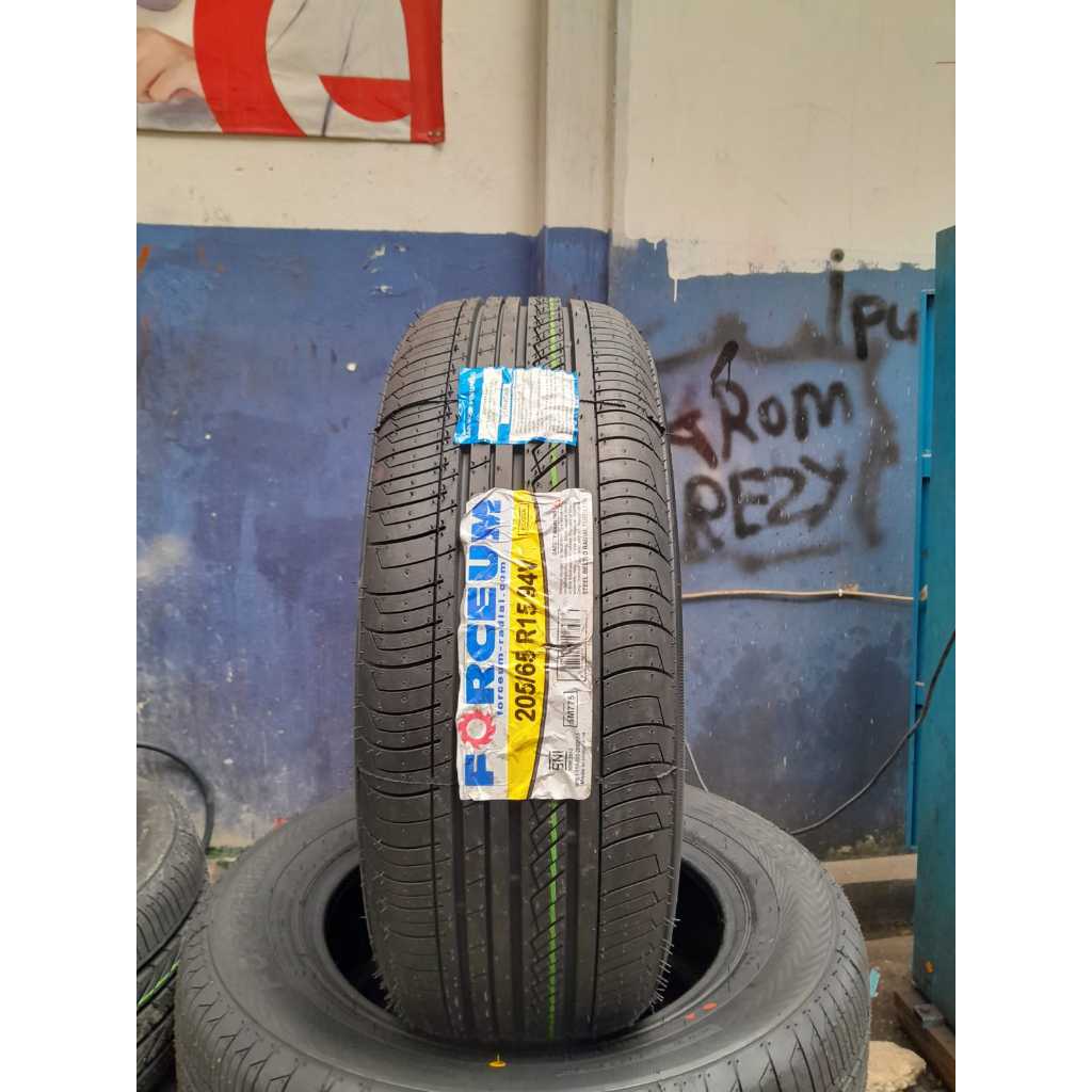 ban mobil innova ring 15 forceum ecosa 205 65 r15 ban tubeless