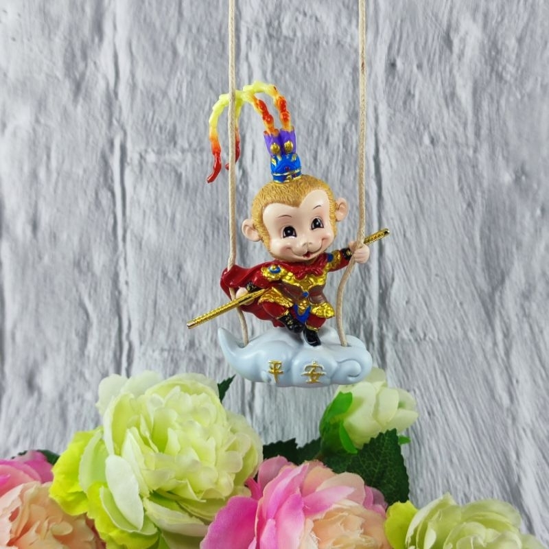 GANTUNGAN PATUNG SUN GO KONG NAIK AWAN