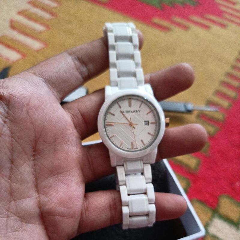 Jam tangan cewek BURBERRY keramik like New mulus preloved second bekas