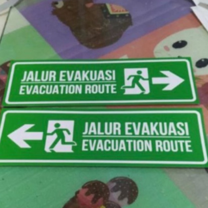 

ART R6Z SIGN AKRILIK JALUR EVAKUASI 2 BAHASA UKURAN 1CM X 3CM