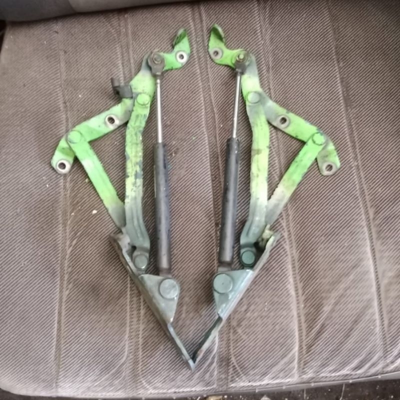 Shock hidrolis penyangga Bagasi Accord Cielo