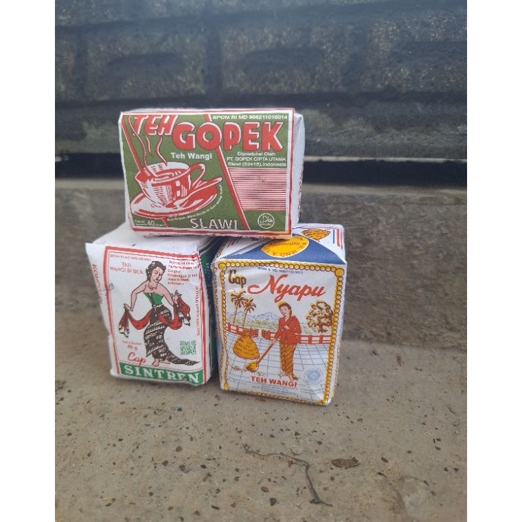 

Pesan aja Paket 3 Teh Kombinasi Khas Solo Teh Sintren Teh Nyapu Teh Gopek