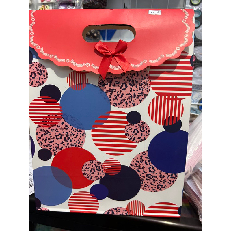 

Tas kado merah