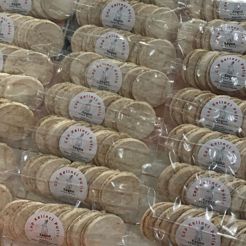 

SAGON CAP KELINCI PUTIH KUE SAGU KUEH SAGONKUU