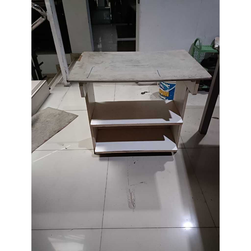 MEJA RAK PENYIMPANAN DISPLAY SERBAGUNA SECOND SEKEN BEKAS UKURAN 70X50X68