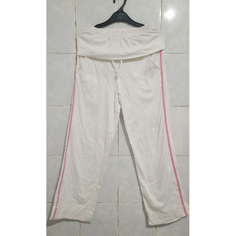 celana senam putih