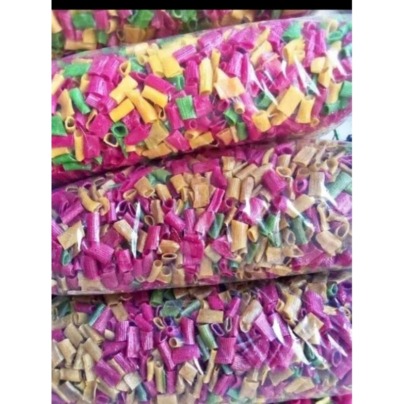 

krupuk krecek mentah( YAAAUUUUK)