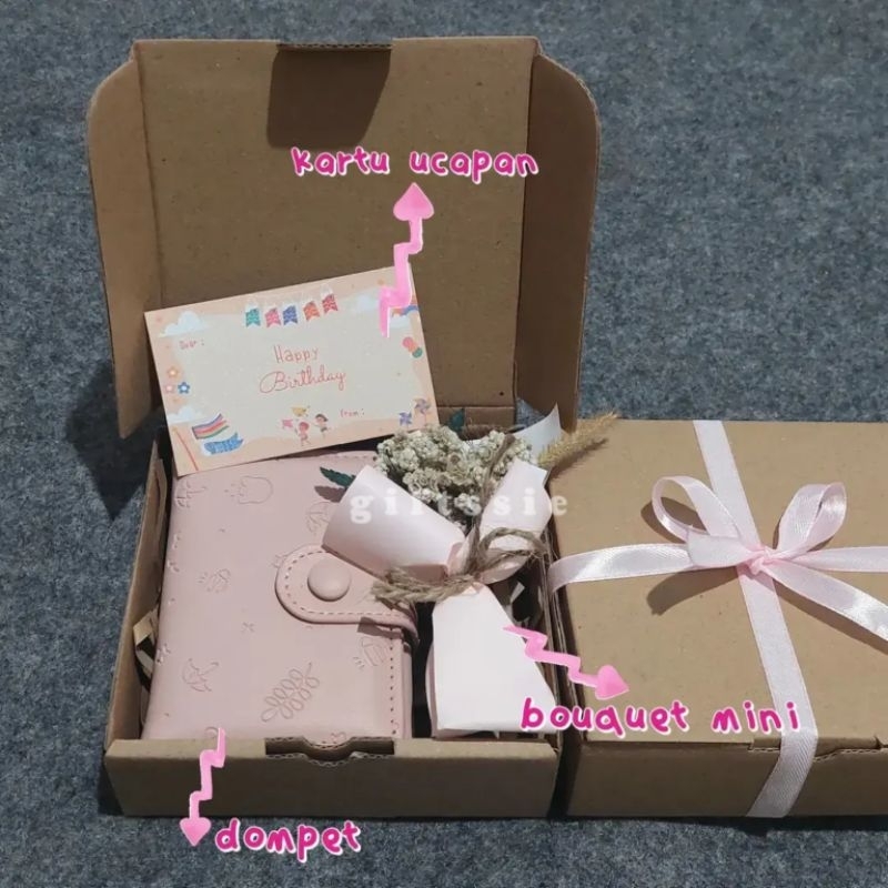 

HAMPERS MINI / KADO WISUDA / GIFTBOX / KADO ULTAH / MINI GIFTBOX / KADO ANNIVERSARRY / GIFTSET BOX / KADO PERNIKAHAN