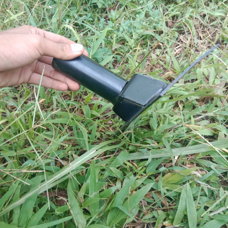 CANGKUL PEMBERSIH GULMA/RUMPUT LIAR TAJAM