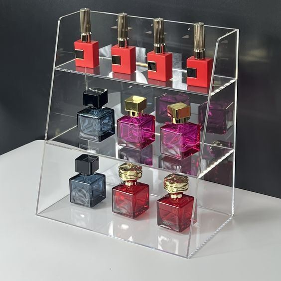 Display Parfum Akrilik 3 Tingkat