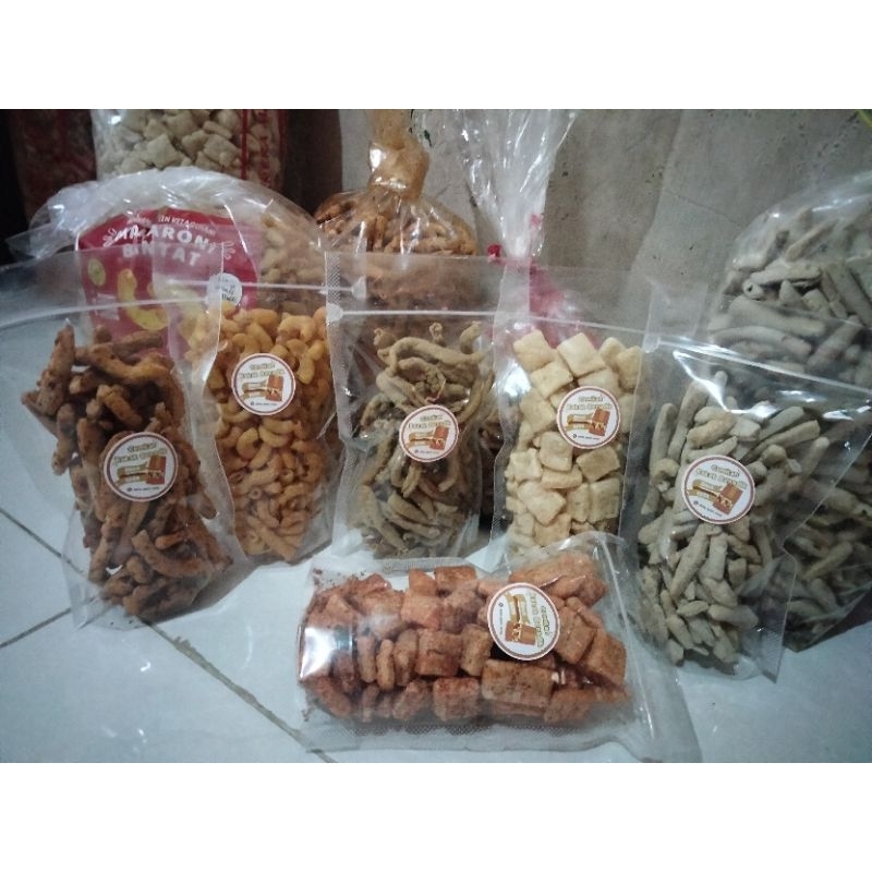 

Aneka Cemilan / Snack Kiloan || 100gr perkemasan