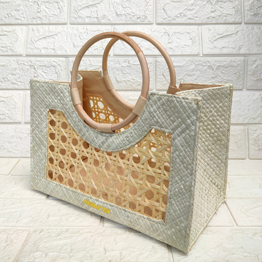 Tas Anyaman Pandan Motif Bambu Anyam Gagang Rotan Tas Handle Wanita Etnik