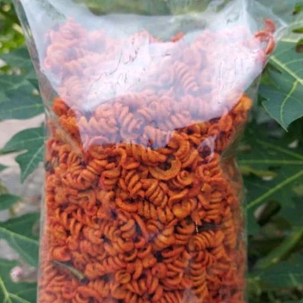 

makaroni spiral pedas daun jeruk 500g/ macaroni pedas/ jajanan pedas/ jajan kiloan