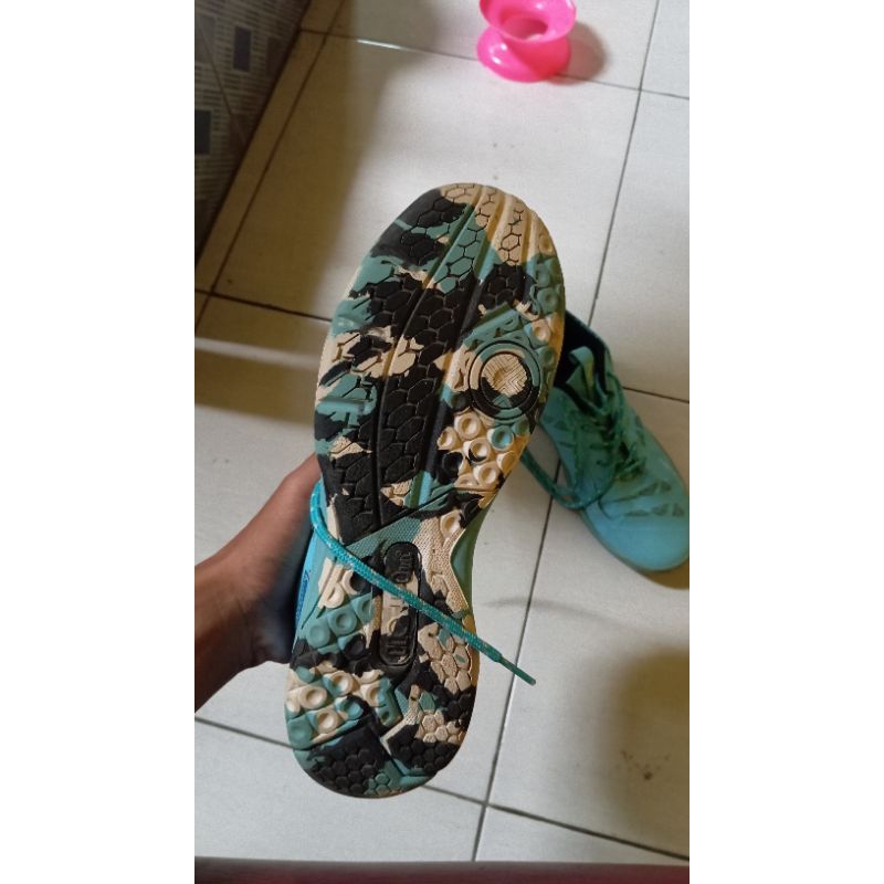 sepatu badminton hiqua
