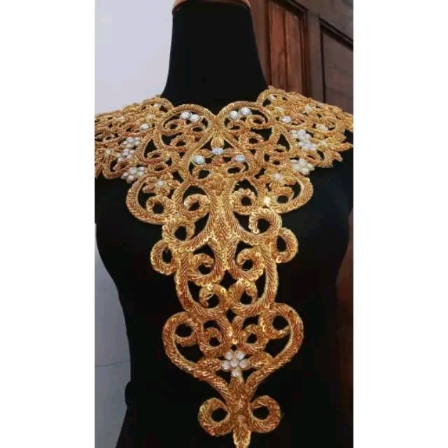 Coker kerah penutup dada tari pengantin adat