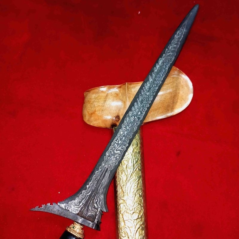 Koleksi Antik Pusaka Keris Pasopati Untu Walang