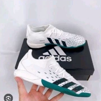 sepatu futsal Adidas
