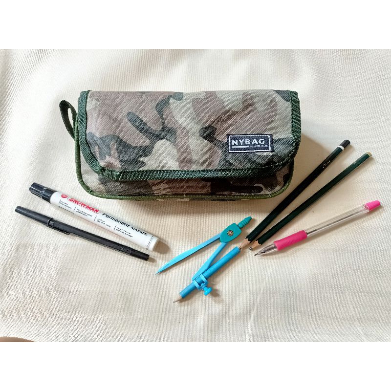 

Tempat Pensil Army Tutup