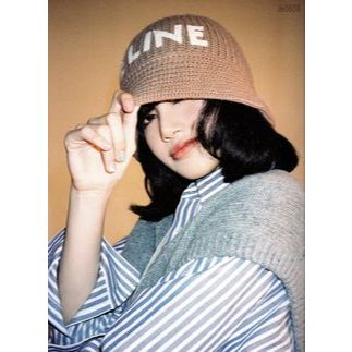 Cardigan dan kameja Lisa Blackpink