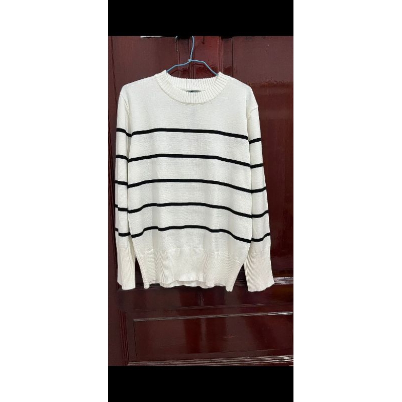 Sweater putih rajut stripped- This is April
