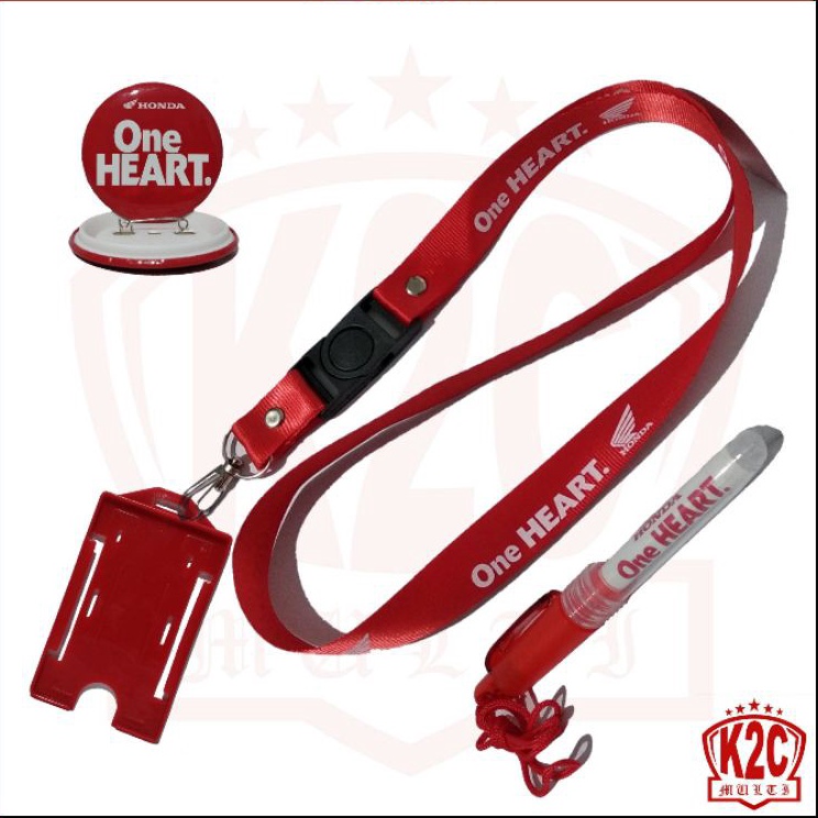 

Super Jaminan Paket Bundling Atribut Honda Gantungan Kalung Tali Pin Pulpen Tempat ID Card One Heart 4 Pcs