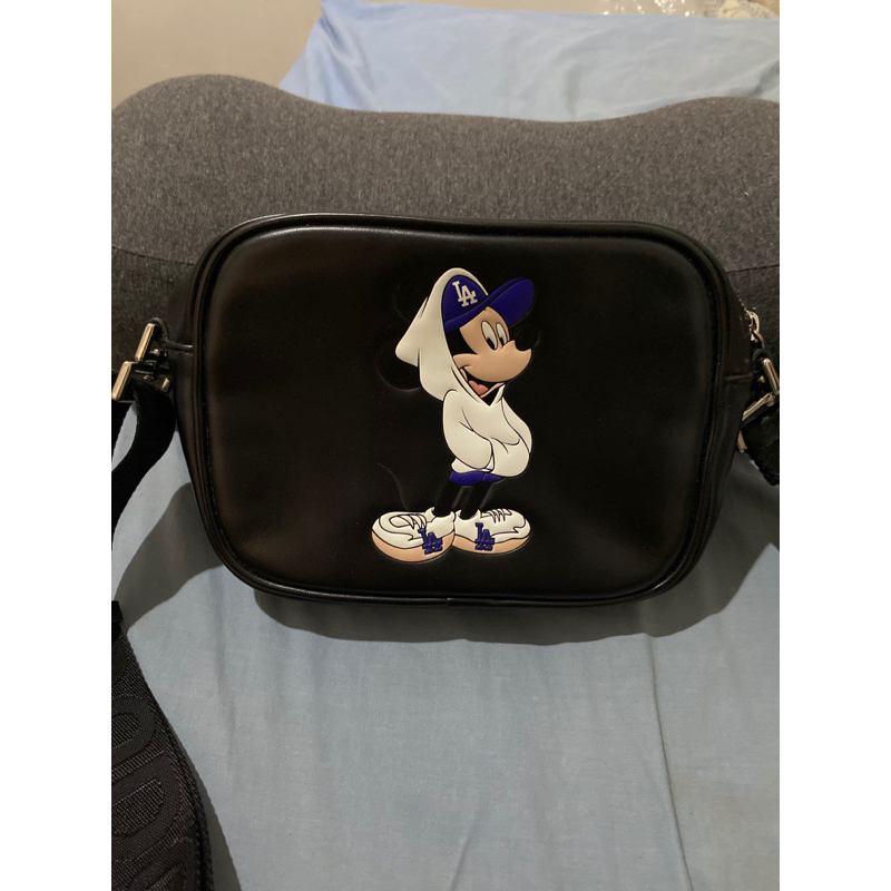 MLB x Disney Tas Sling Bag Mickey Mouse Camera Bag Boston Red Sox Original Preloved Pribadi Vegan Le