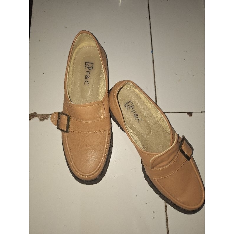 sepatu docmart wanita preloved