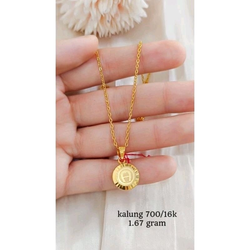 Liontin Bulat Brand Huruf Koleksi Josean Elegant Hadiah Ultah Emas Asli