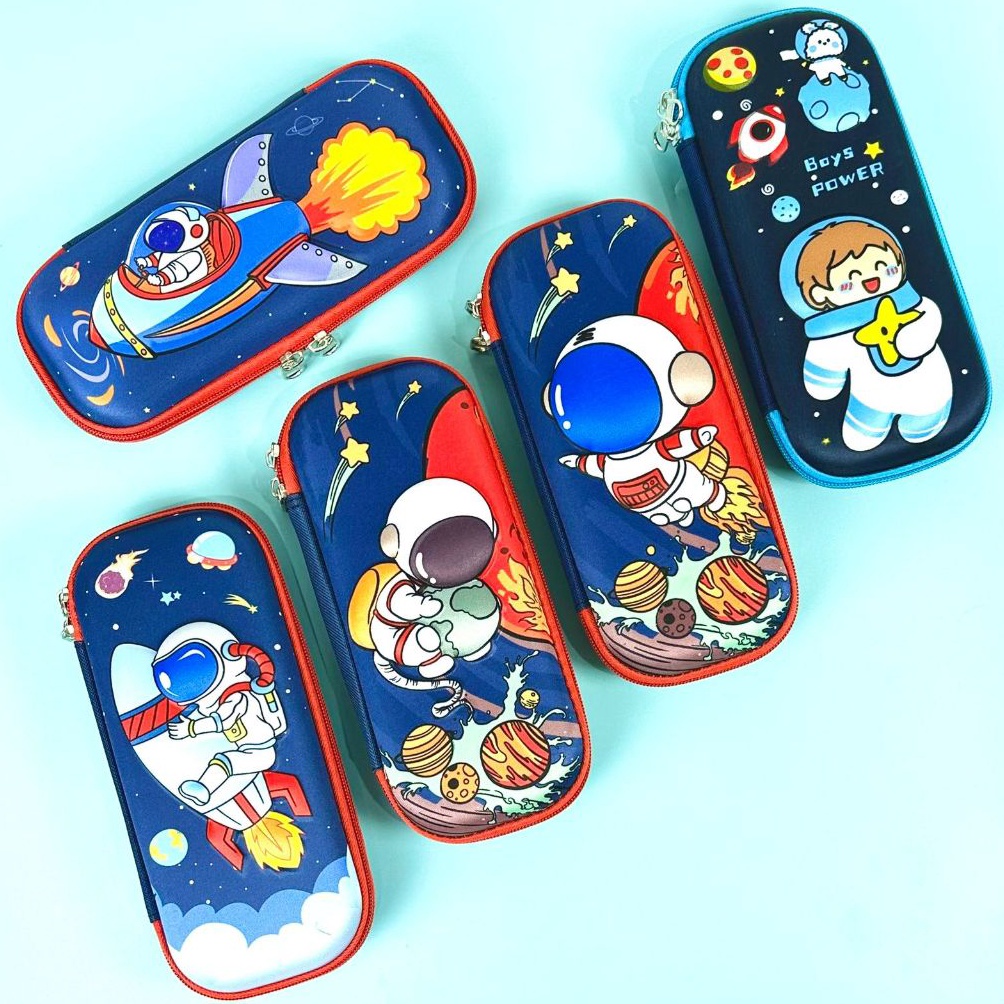 

KODE G5O BOS Kotak Pensil 3D TimbulHardcase PencilTempat Pensil Sleting