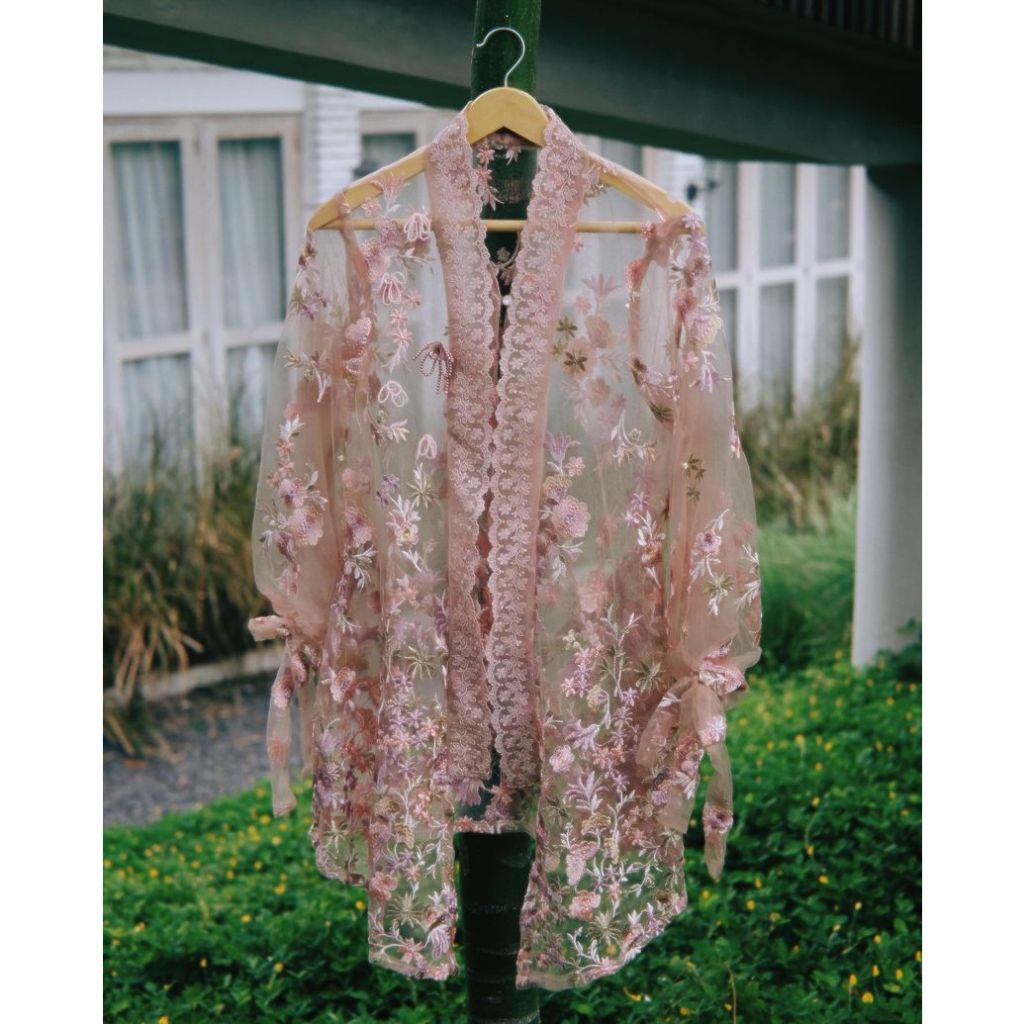 SEWA KEBAYA WISUDA LAMARAN DAMARA Set  by Jaleela (MOHON BACA KETERANGAN TERLEBIH DAHULU)