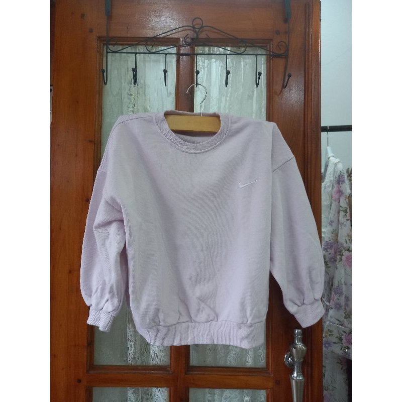 Crewneck Nike anak perempuan preloved