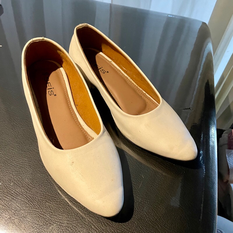 sepatu kerja seis putih