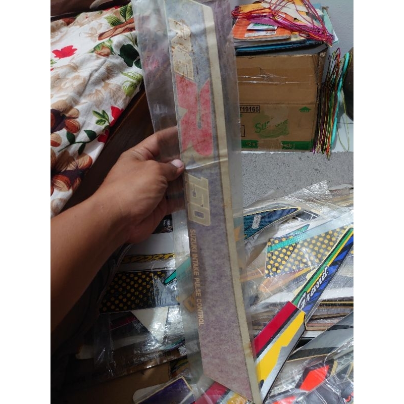 striping body belakang samping Suzuki RGR 93/94 crystal ORI nos