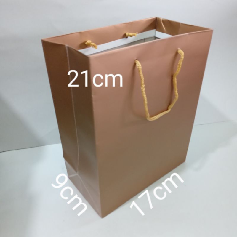 

paperbag polos warna gold/silver ukuran S(17×9×21)cm isi 12pcs/pack