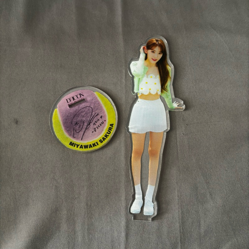 ACRYLIC STAND DICON IZONE SAKURA