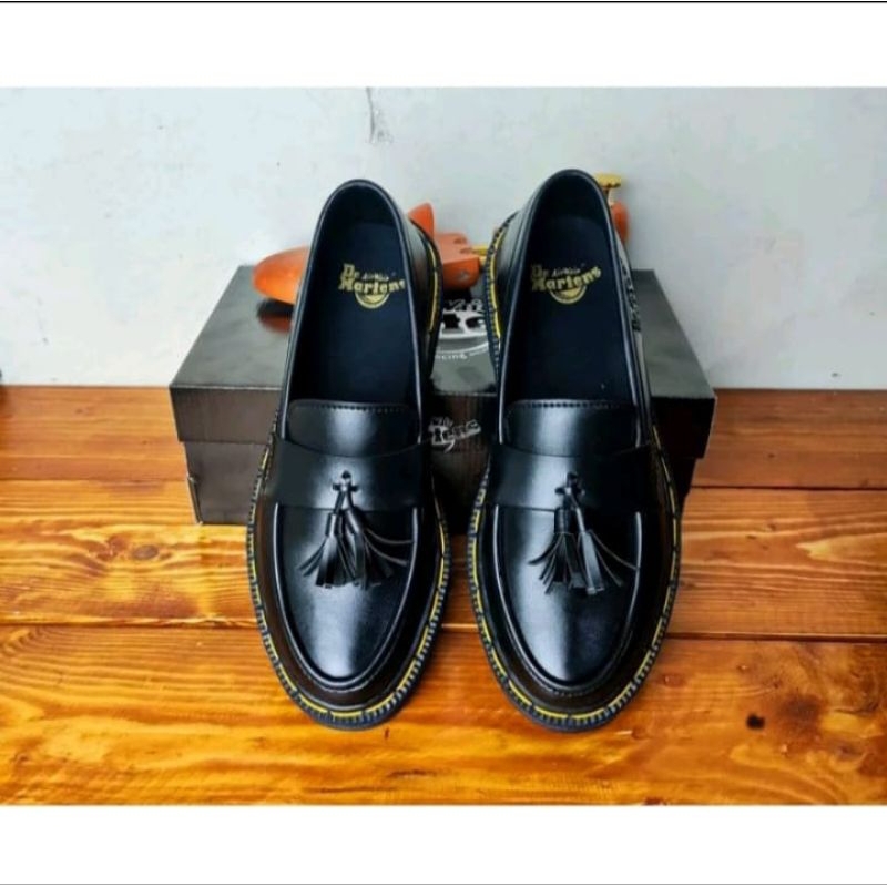 SEPATU LOAFERS CASUAL PRIA WANITA DR.MARTENS