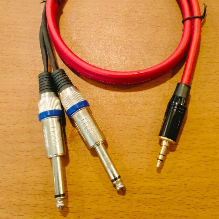 Kabel Jack Akai 3,5mm to 2 akai mono 6,5mm Jek Mixer ke Handphone /Laptop Panjang 0,5 meter