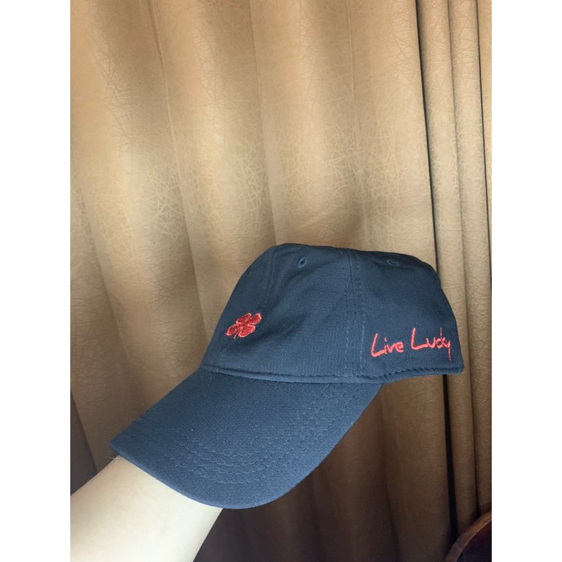 Topi golf casual black clover