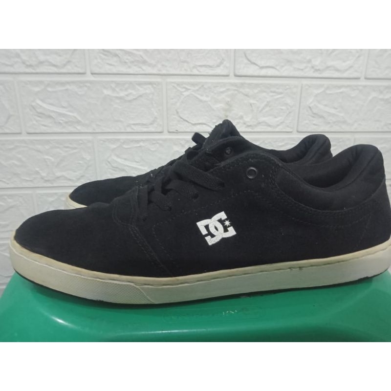 sepatu DC