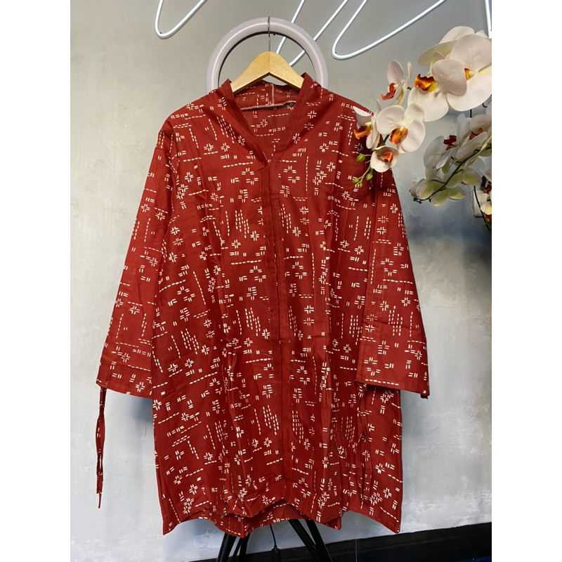 Tunik Etnik Hitam. Tunik monokrom. Tunik Batik. Batik kerja. Batik solo. Batik