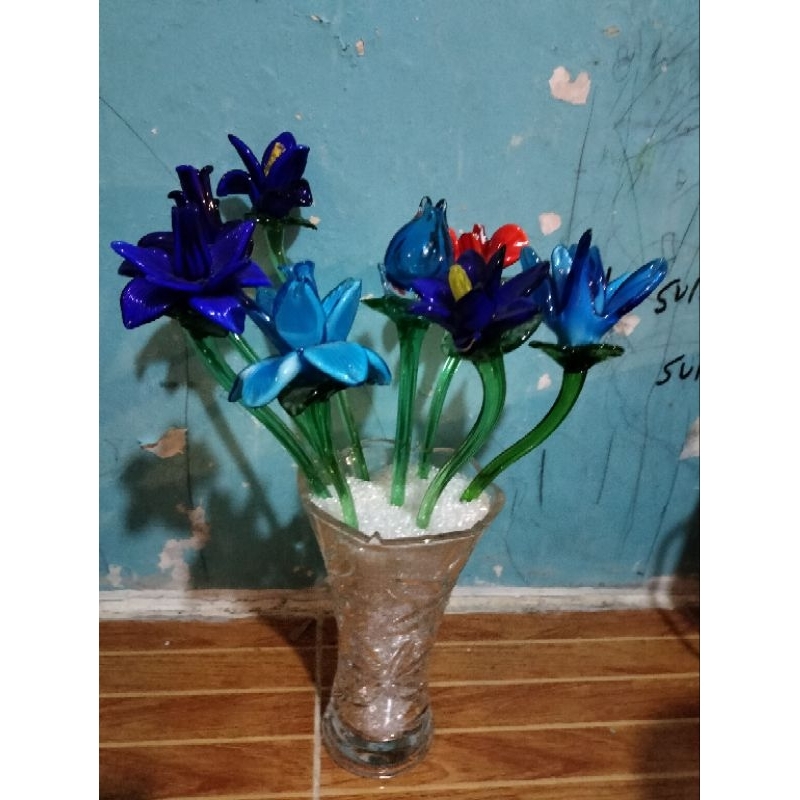 bunga kristal beserta vas dan batu kristal