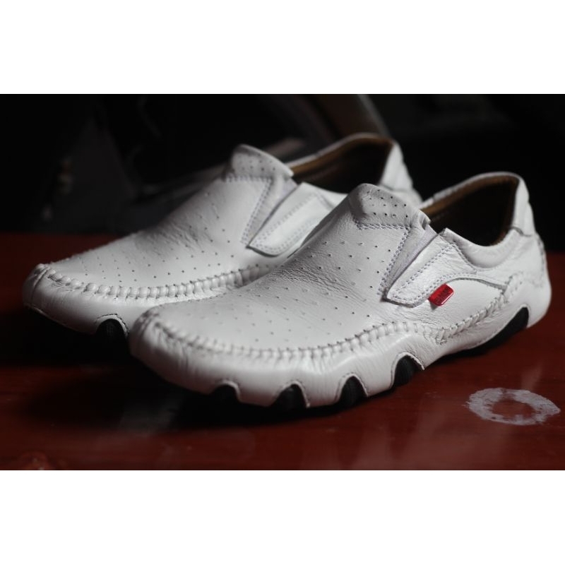 Temukan Sepatu formal pria perawat dokter dinas pantofel kerja putih
