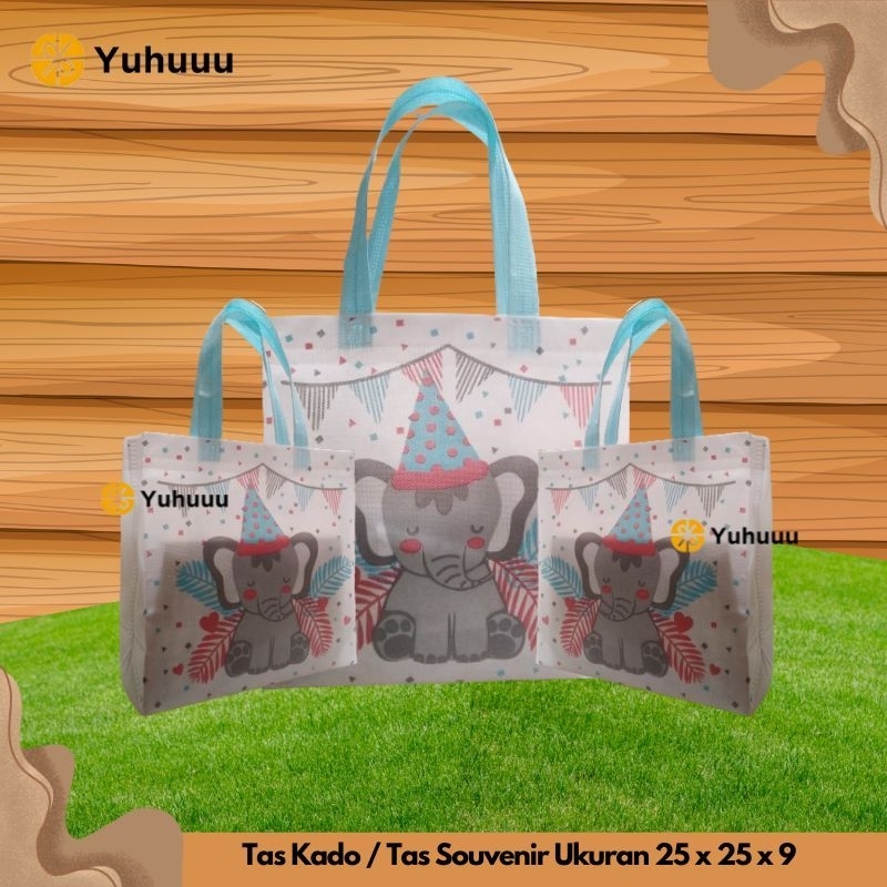 

Goodie Bag Tas Souvenir Bingkisan Ulanng Tahun Ukuran 25 ×25 × 9