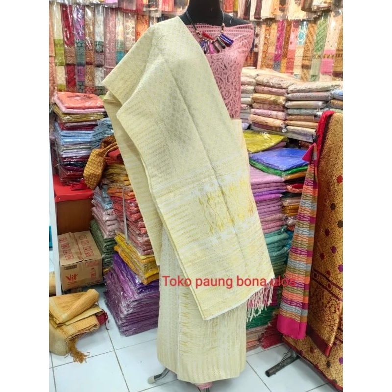 SONGKET TUMTUMAN TENUNAN TARUTUNG BENANG KRISTAL BEMBERT PRADA KOREA.WARNA PUTIH GOLD.