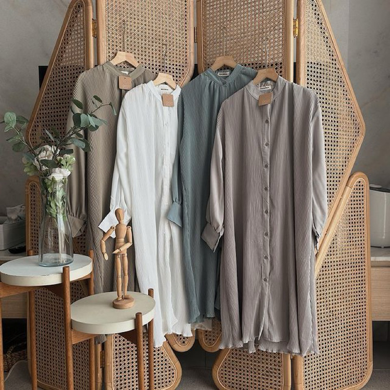 Plisa Midi Dress by Oclo | midi dress plisket