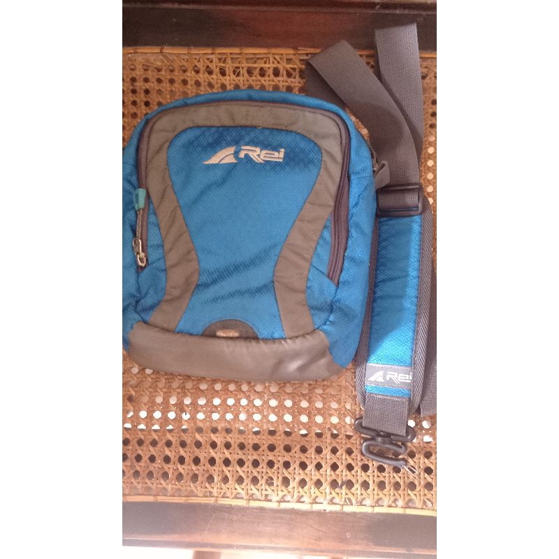 tas pinggang rei