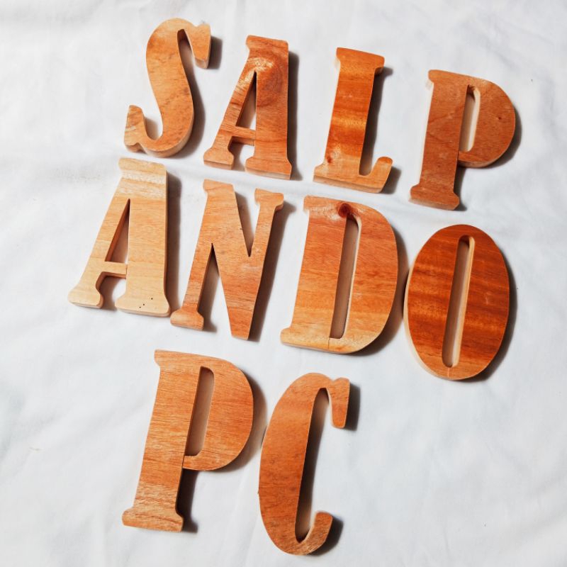Custom Huruf Timbul Kayu Ukuran 20 Cm Tulisan Timbul