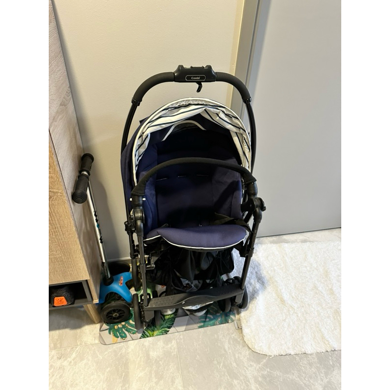 preloved light weight stroller combi