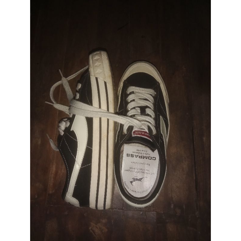 sepatu compas retrograde